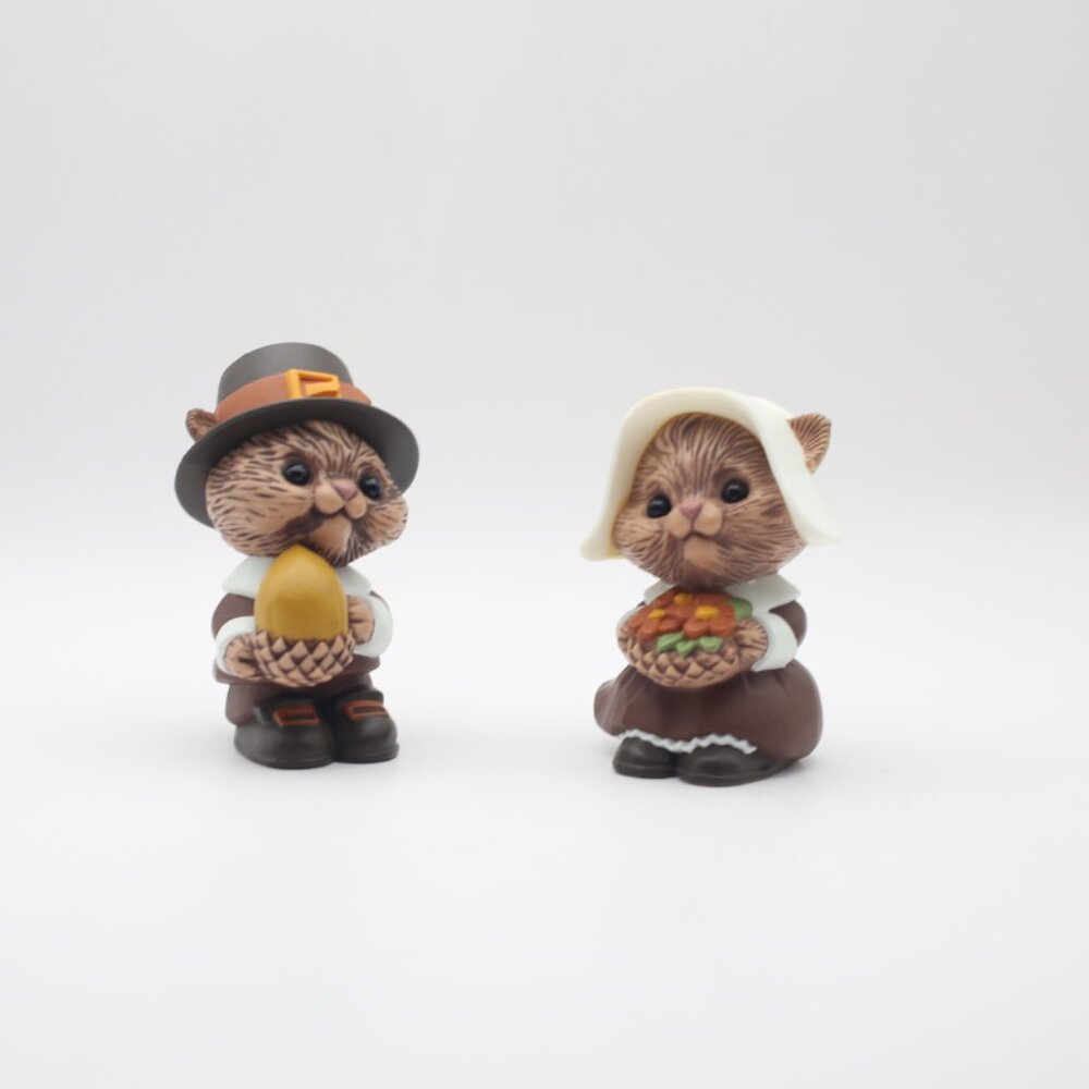 Vintage Hallmark pilgrim chipmunk salt and pepper shakers